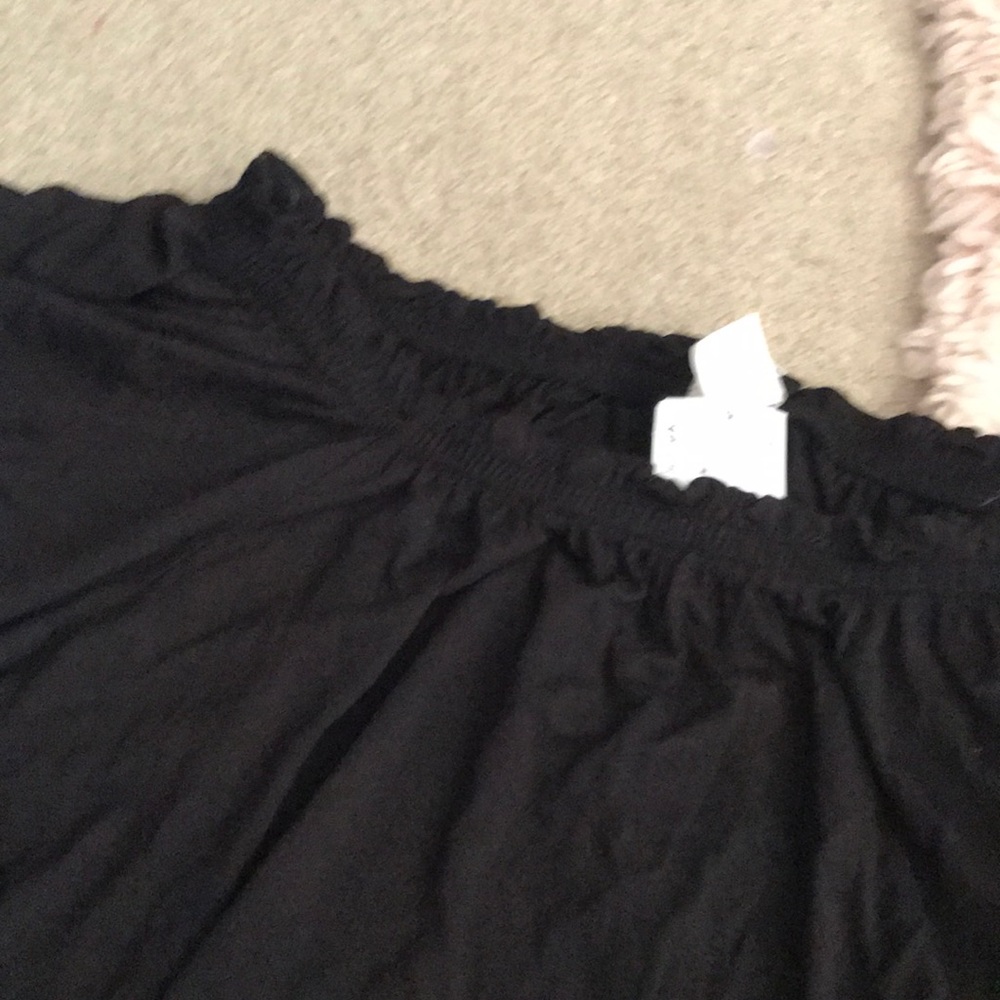 SOLD ❌H&M Black Off the Shoulders Top - Picture 2 of 3